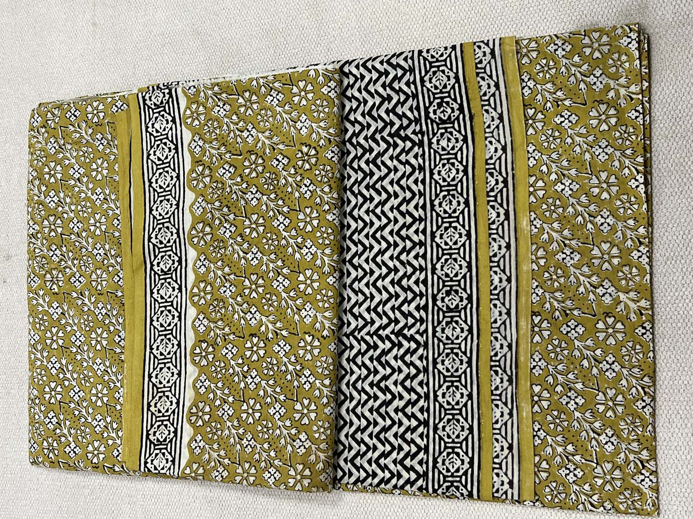 Unstitched Cotton Suit Set